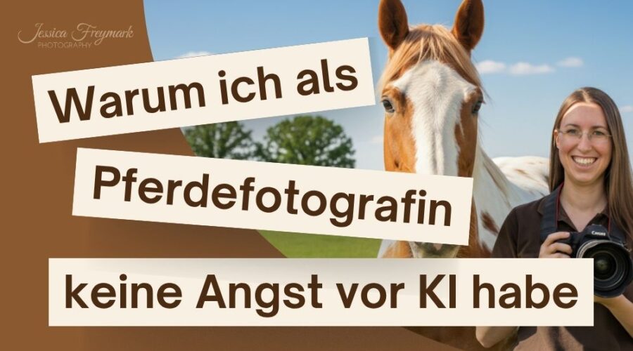 Vorschaubild: Warum ich als Pferdefotografin keine Angst vor KI habe mit KI-generiertem Bild im Hintergrund von Jessica Freymark mit Kamera und geschecktem Pferd.