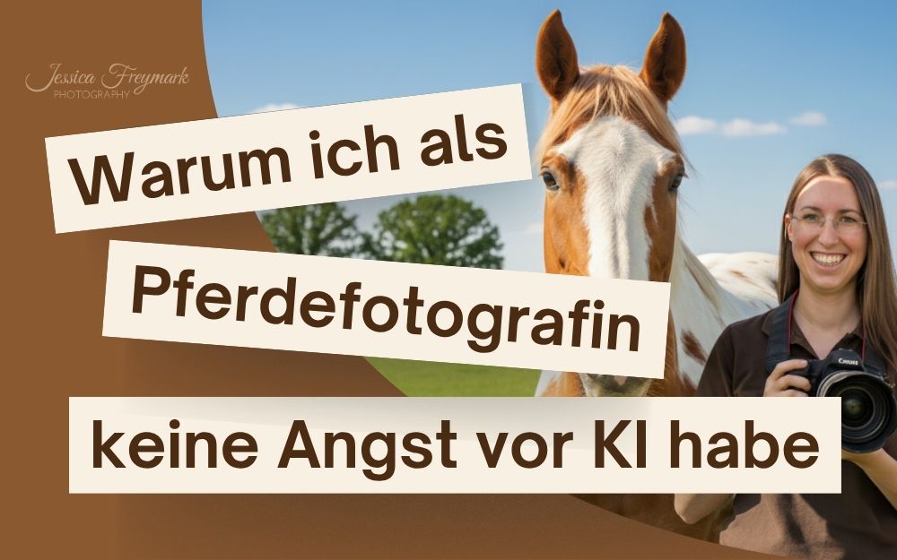 Vorschaubild: Warum ich als Pferdefotografin keine Angst vor KI habe mit KI-generiertem Bild im Hintergrund von Jessica Freymark mit Kamera und geschecktem Pferd.